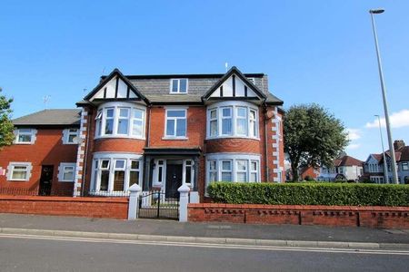 Ingle Nook, Baron Road, Blackpool, FY1 - Photo 4