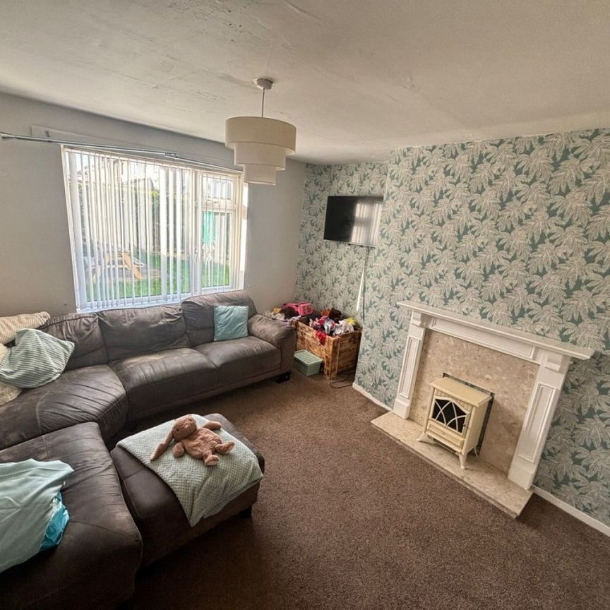 3 bed Semi-Detached - To Let - Photo 1