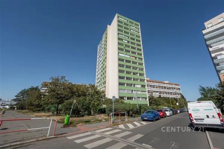 Útulný byt 2+kk s krytou lodžií, sklepem a otevřeným výhledem, k dispozici ihned – Štúrova 1417/2, Krč, 14200 Praha - Photo 2