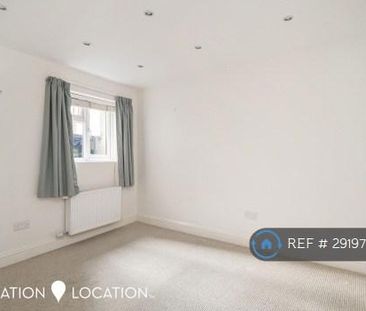 3 bedroom flat to rent - Photo 6