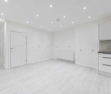 Bromefield, Stanmore, HA7 - Photo 2