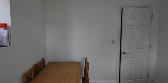 4 bedroom private hall to rent - Photo 2