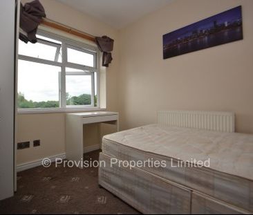 4 Bedroom Houses Near The Leeds University - Photo 3