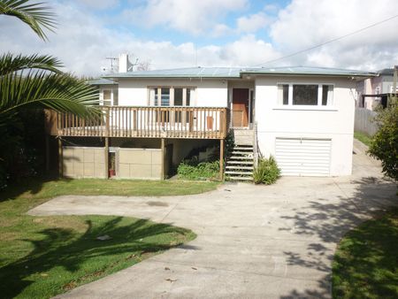 186 Waimumu Road - Photo 5