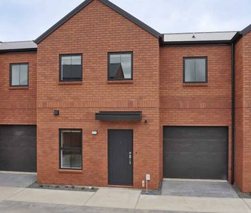 3 Bedroom Townhouse in Chartwell - Photo 3