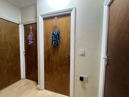 2 Bed Flat, Gantshill Crescent, IG2 - Photo 4