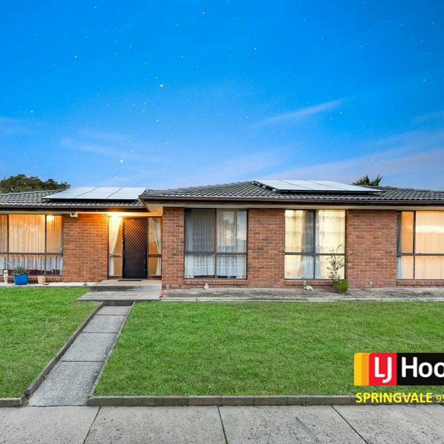 4 BEDROOM HOUSE - Photo 1