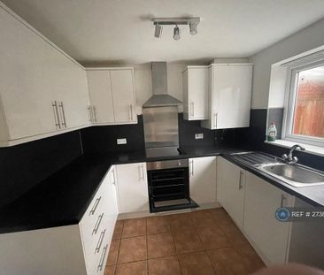 3 bedroom semi-detached house to rent - Photo 6