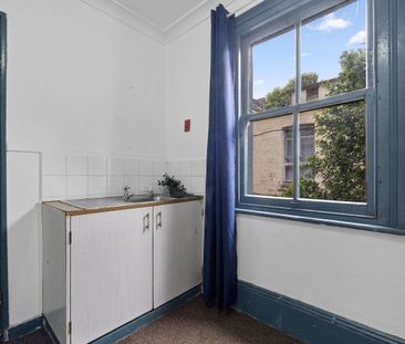 Redfern - Photo 2