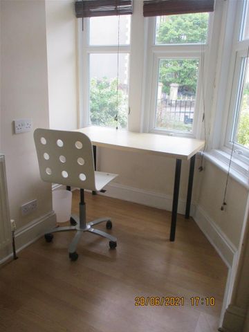 Ravenswood Road, Bristol - Photo 3