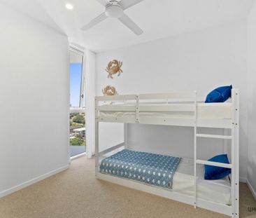 LUXURY FULLY FURNISHED THREE BEDROOM TOP FLOOR APARTMENT - THE DEL RAY - Photo 4