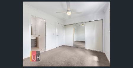 2 BEDROOM UNIT WITH AIR CON & WALK TO TRAIN !! - Photo 2