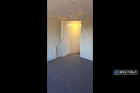 2 bedroom end of terrace house to rent - Photo 4