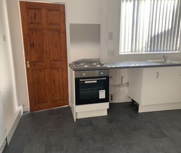 2 bed Terraced - To Let - Photo 6