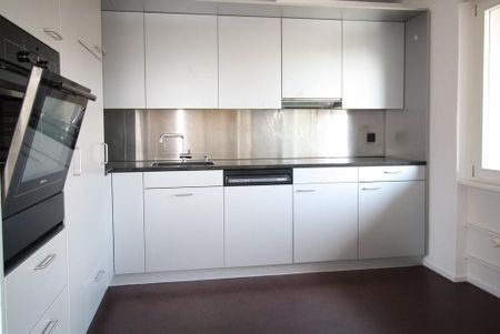 4.5-Zimmer-Wohnung mit Balkon in zentraler Lage zu vermieten - Photo 3