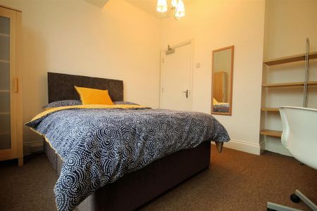 5 bedroom flat to rent - Photo 5