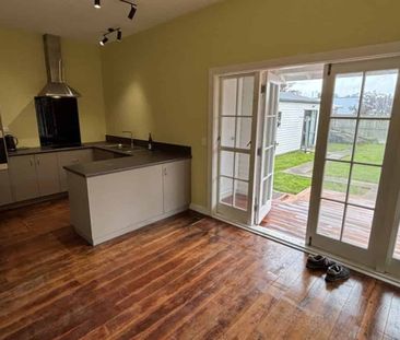 FOUR PLUS BEDROOMS - WEST END - Photo 4