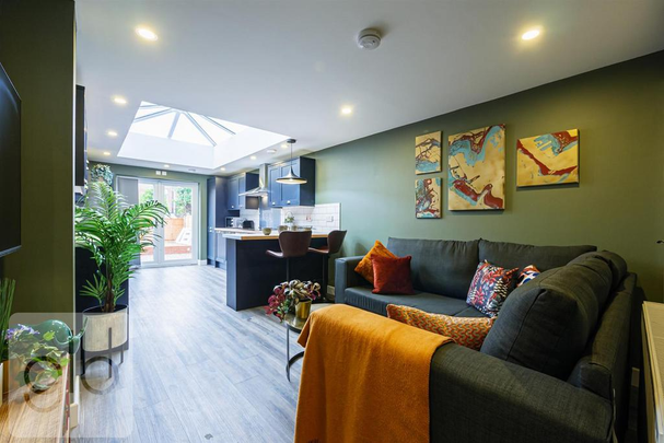 1 bedroom in a house share to rent - Photo 1