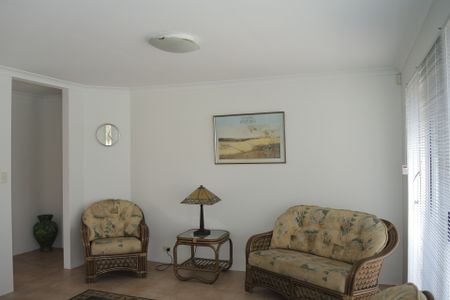 Refresh yourself in this tranquil partly furnished family villa! - Photo 3