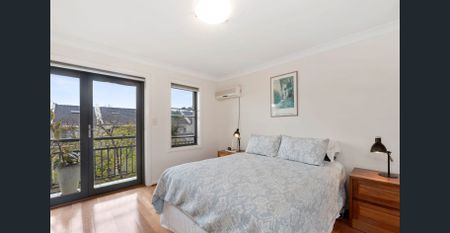 COMFORTABLE & SUNNY TOWNHOUSE - Photo 5