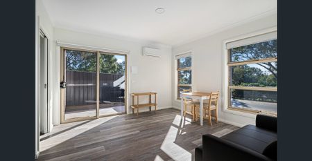 APARTMENT STYLE LIVING - ROOMING HOUSE – Semi Furnished - Photo 2