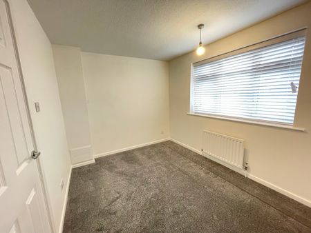 2 bedroom Semi-Detached House to let - Photo 4