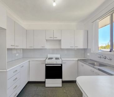 6 Emma Crescent, Constitution Hill. - Photo 1