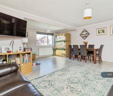 4 bedroom detached house to rent - Photo 2