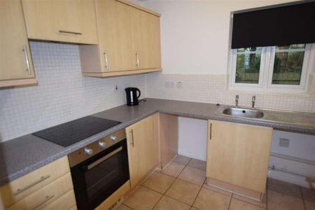 Winton Road, Stratton, SN3 - Photo 5