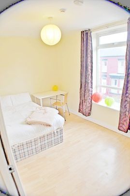Room in a Shared Flat, Liverpool, L15 - Photo 1
