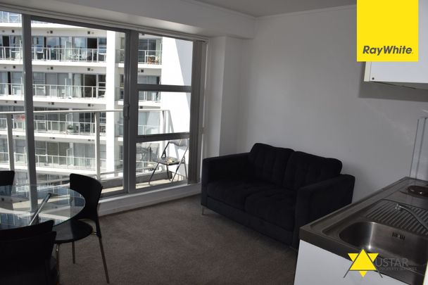 Absolutely perfect mid-town location + water included in rent - Photo 1