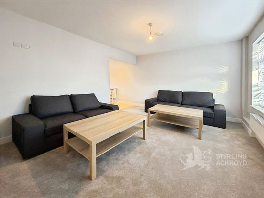 Applegarth Avenue, Guildford, Surrey, GU2 8LP - Photo 1