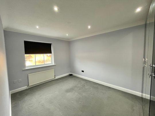 4 bedroom Detached House to let - Photo 1