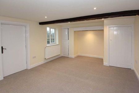 2 bedroom character property to rent - Photo 4