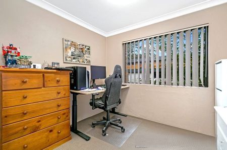 Bright, spacious and well located! - Photo 5