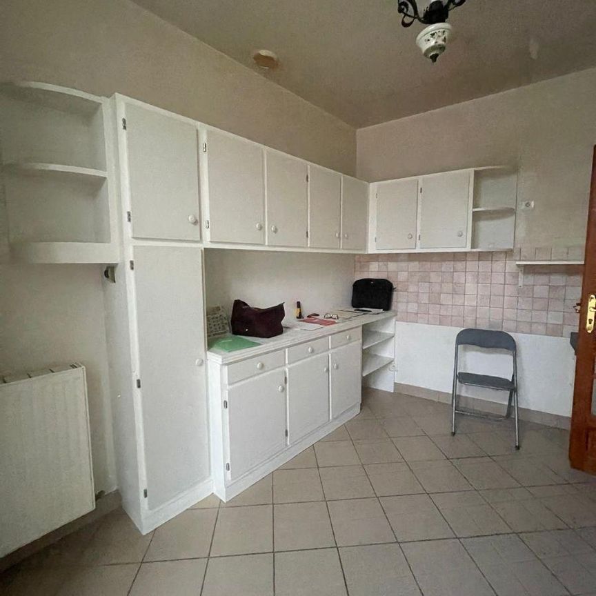 Maison à Louer à Nogent-le-Rotrou (28400) en Eure-et-Loir (28) Cette maison dispose d'une su... - Photo 1