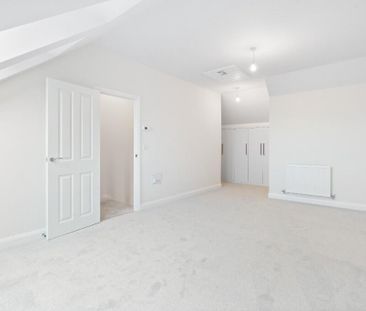 4 bedroom semi-detached house to rent - Photo 5