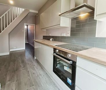 2 bedroom terraced house to rent - Photo 2