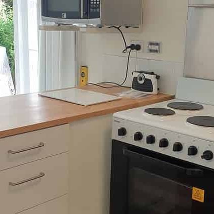 4 Bedroom Flat - Whiteware included - 2 Showers - Photo 1