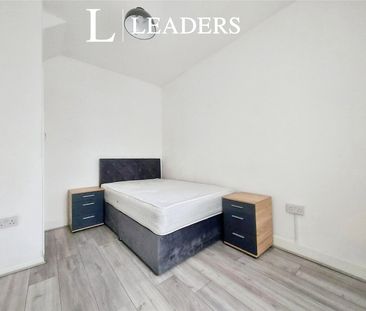 1 bedroom property to rent Priory Crescent, Southend-on-Sea, Essex,... - Photo 3