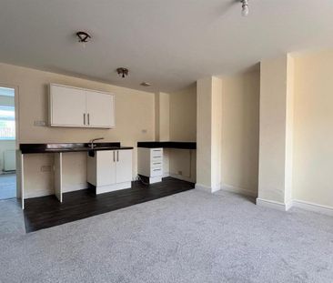 1 bedroom ground floor flat to rent - Photo 2