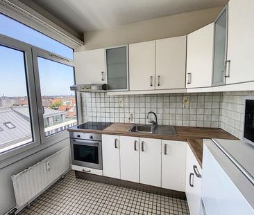 À Ixelles, grand studio de 55m2 en location 750 € par mois - Photo 5