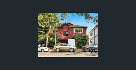 Bright & Spacious Two-Bedroom Apartment Moments to Double Bay Village - Photo 2