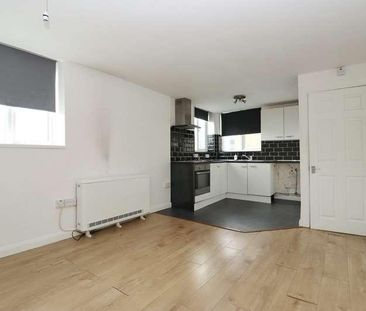 Flat, High Street, Ramsgate, CT11 - Photo 3