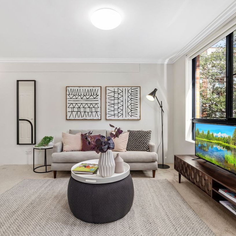Stylish Urban Living in the Heart of Pyrmont - Photo 1