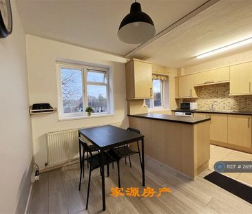 1 bedroom in a house share to rent - Photo 3