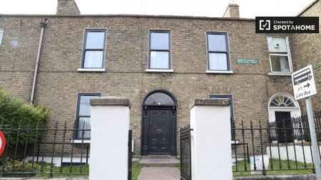 Lovely room to rent in 9-bedroom house in Stoneybatter - Photo 4