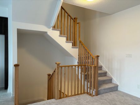 For Lease - 2015 Cameron Lott Crescent, Oshawa, Ontario - Photo 5