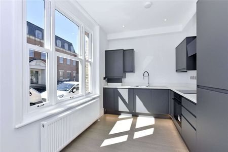 A modern one bedroom apartment over two floors with off-street parking in the heart of Windsor town. - Photo 5