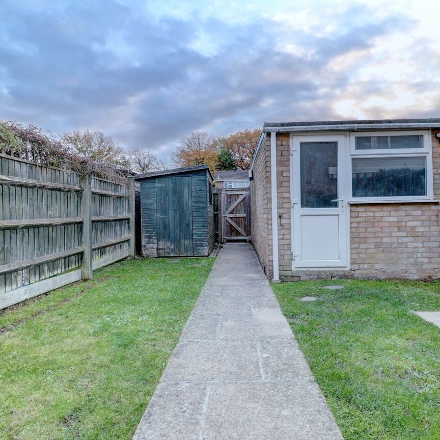 3 bedroom mid terraced house to rent - Photo 1